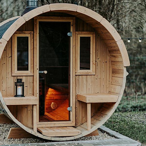 Deux fenêtres à l'avant pour sauna en tonneau